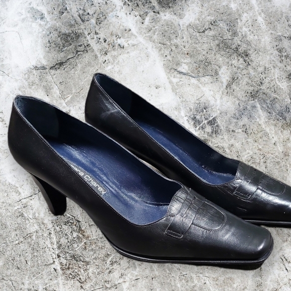 Barbara Charey Italian Designed Leather Heels - Picture 2 of 5